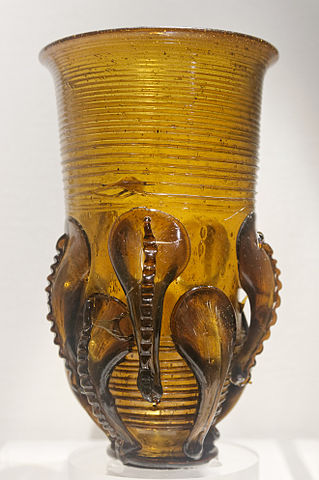 Ringlemere claw beaker